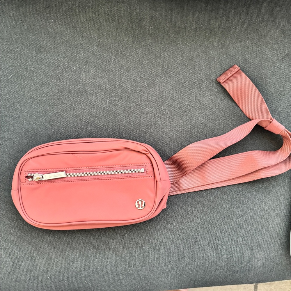 Selling a belt bag from Lululemon! It’s in the color Brier Rose and is new.